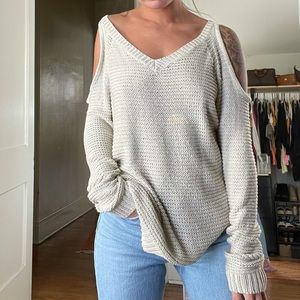 Cold shoulder sweater beige